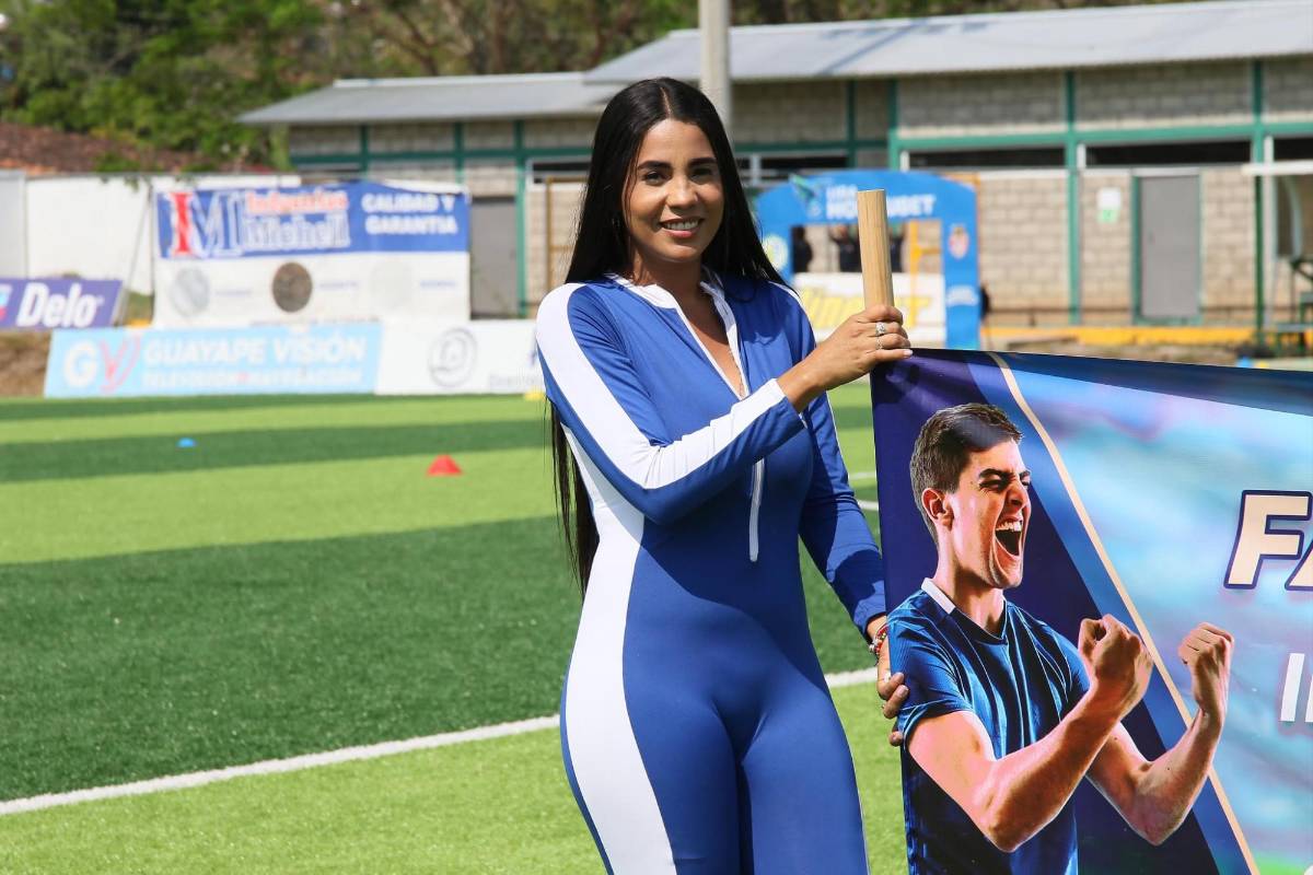 ¿Quién es la aficionada que robó suspiros? Ambientazo se vive con el partido del descenso entre Juticalpa FC y Real Sociedad