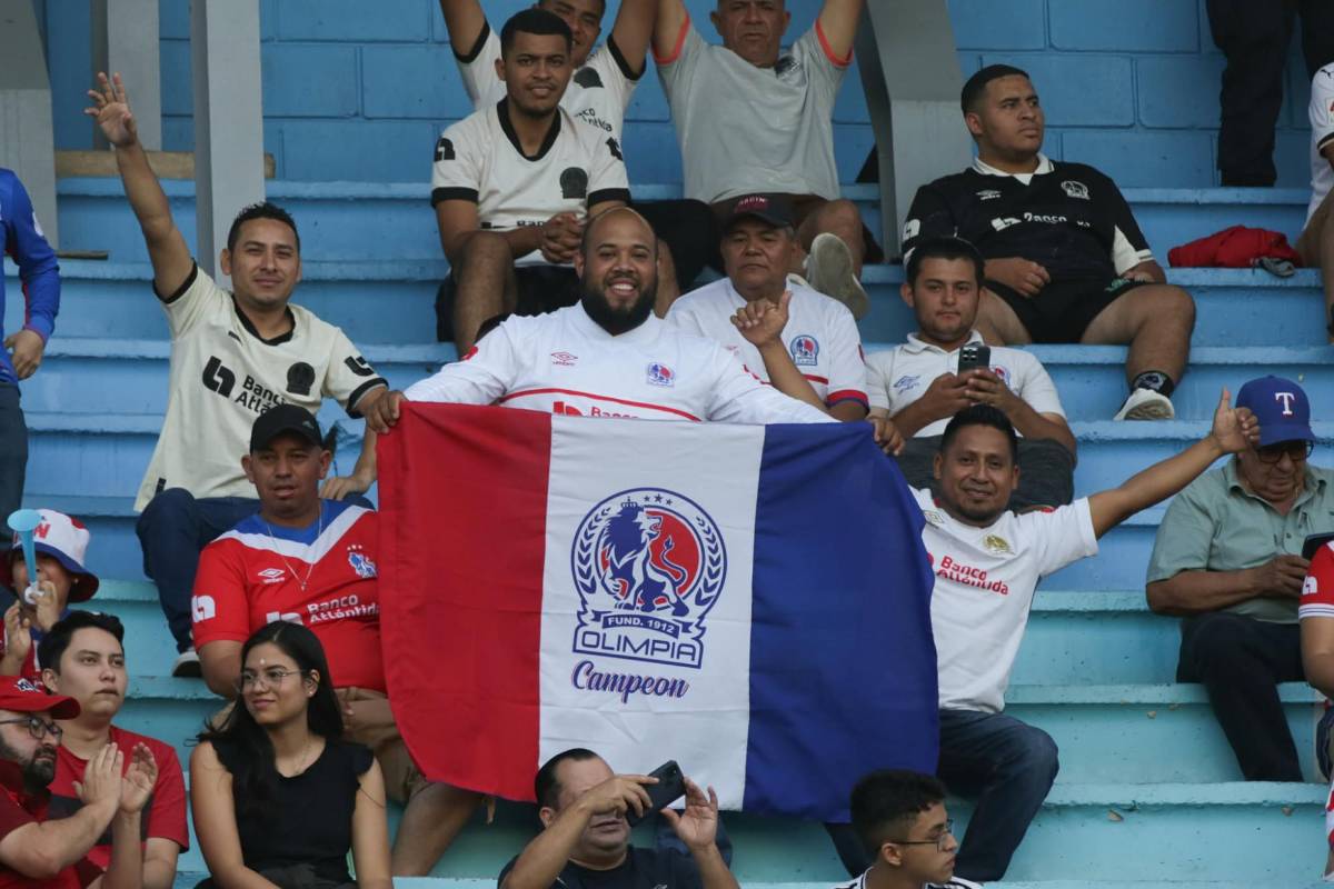 La fiesta que armó la Ultra Fiel, bellas chicas en el Chelato Uclés y el aficionado de Real España junto a los de Olimpia