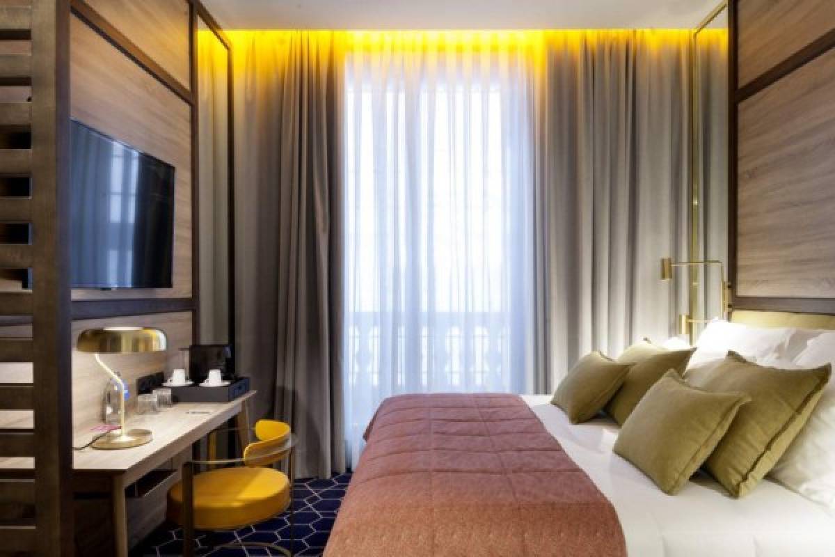 Con regalos en cama: El lujoso hotel de Cristiano Ronaldo en Madrid de 15 millones de euros