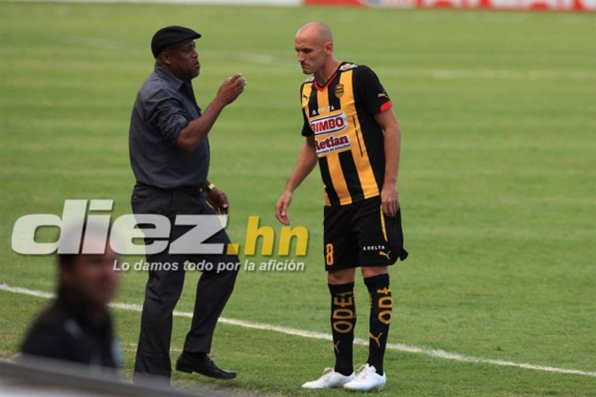 Así se despidió Julio 'Palomo” Rodríguez en su último partido con Real España.