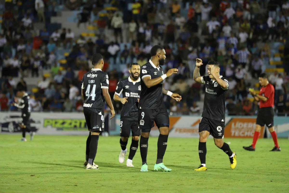 La épica remontada de Olimpia ante Victoria, Jhon Jairo no podía creerlo y las hermosas chicas en el Municipal Ceibeño