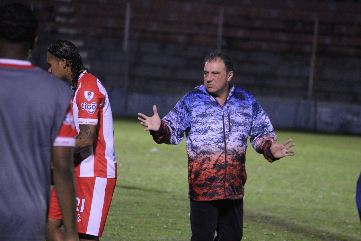 Debut amargo: Así fue el estreno del volante mexicano Carlos Gullit Peña con los colores del Vida