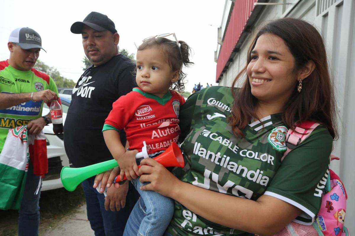 FOTOS: Aficionados de Marathón viajan a Comayagua y pintan de verde las semifinales ante Génesis