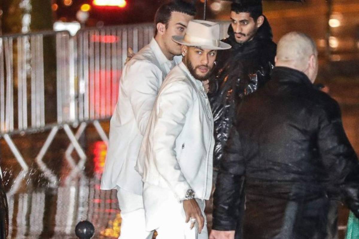 Bajo la lluvia y todos de blanco: Así fue la extravagante fiesta del cumpleaños 28 de Neymar