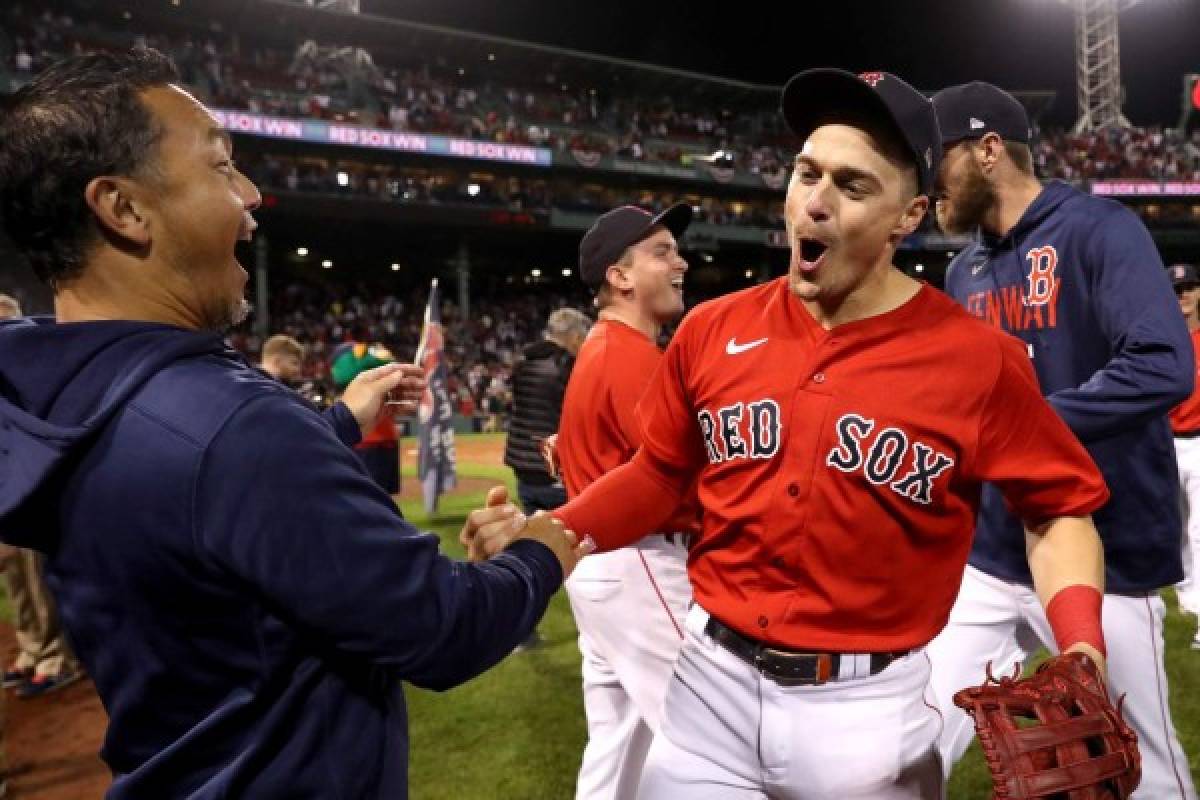 BOSTON, MASSACHUSETTS - OCTOBER 05: Enrique Hernandez #5 of the Boston Red Sox reacts after beating the New York Yankees 6-2 in the American League Wild Card game at Fenway Park on October 05, 2021 in Boston, Massachusetts. Maddie Meyer/Getty Images/AFP (Photo by Maddie Meyer / GETTY IMAGES NORTH AMERICA / Getty Images via AFP)
