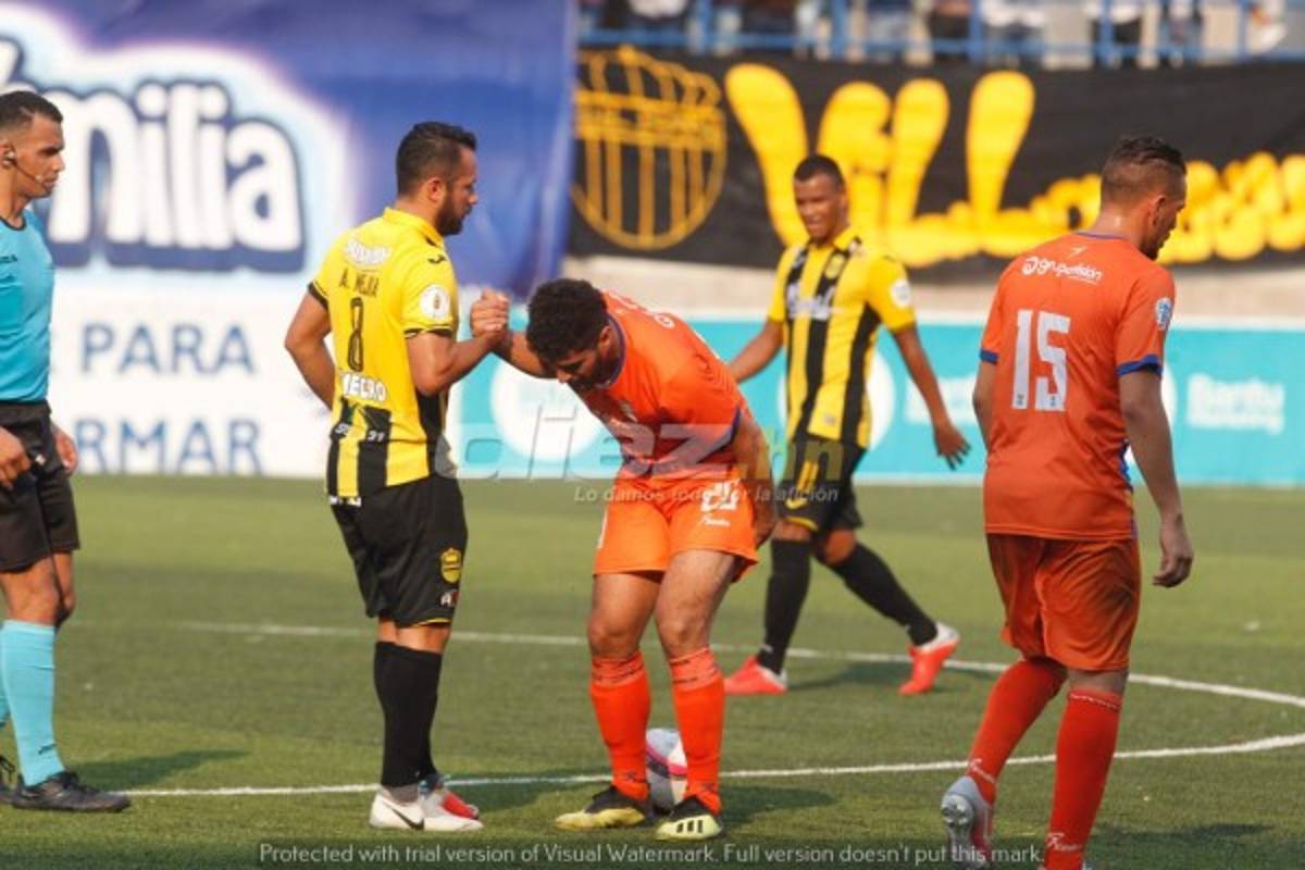 NO SE VIO: Fulminados por el calor, polémica, patadas y la bella del puerto