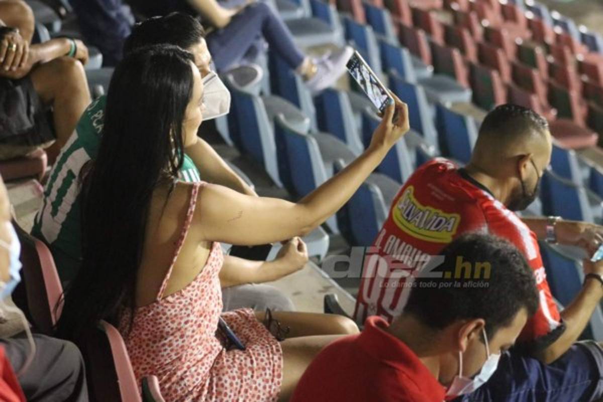 La afición volvió al estadio: las hermosas chicas y la fisioterapeuta del Vida que enamoró en La Ceiba