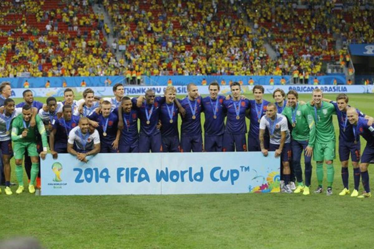 Triste adiós a Brasil. Holanda golea 3-0 y es tercer lugar del mundial .