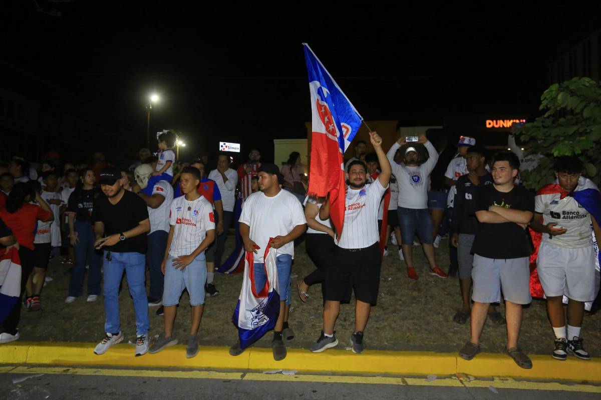 ¡Fiesta por la 39! Aficionados del Olimpia celebran por toda Honduras el título del torneo Clausura