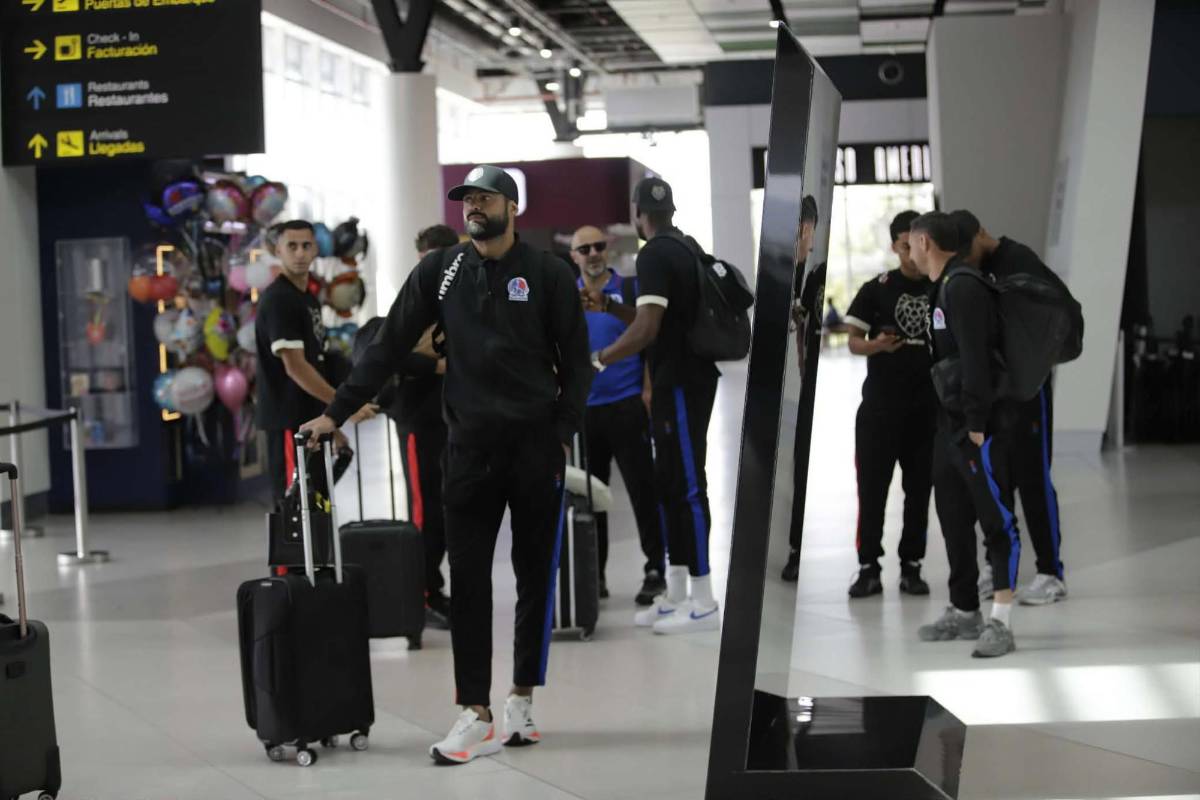 Menjívar y Edwin fueron sorprendidos y fan robó suspiros: Olimpia voló a Panamá