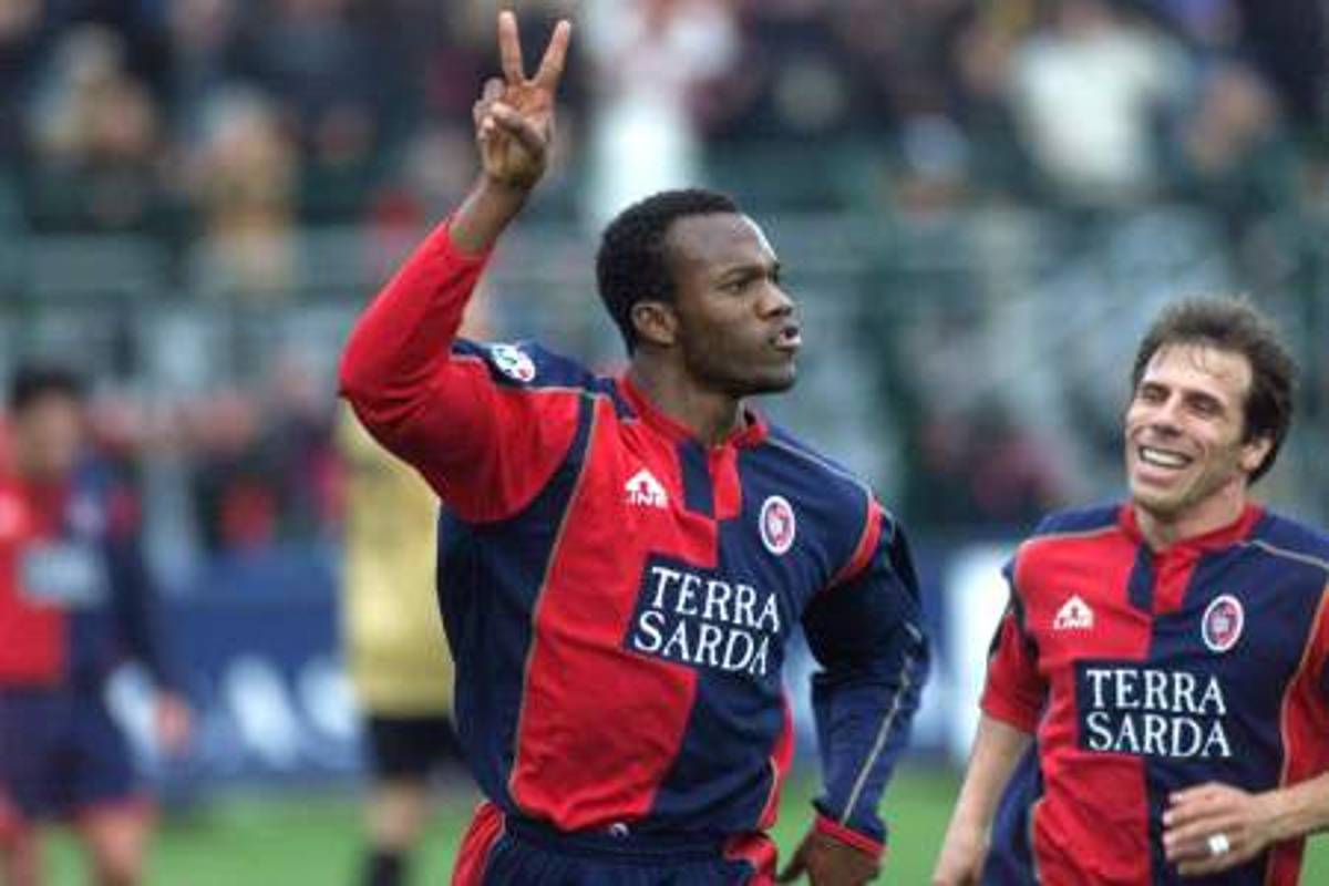 David Suazo durante su paso por Cagliari. Foto: Grupo Opsa.