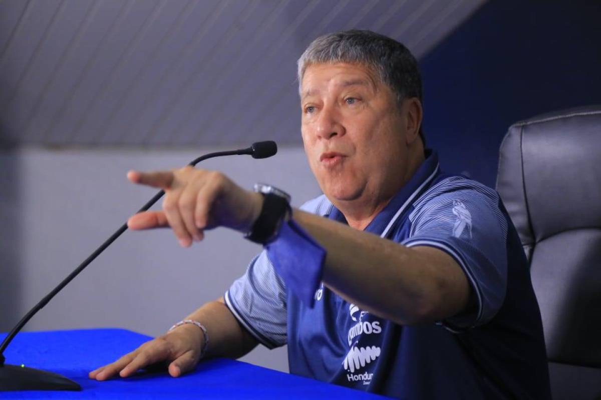 Hernán Gómez durante la conferencia de prensa post partido ante México. Foto: Moises Valenzuela.