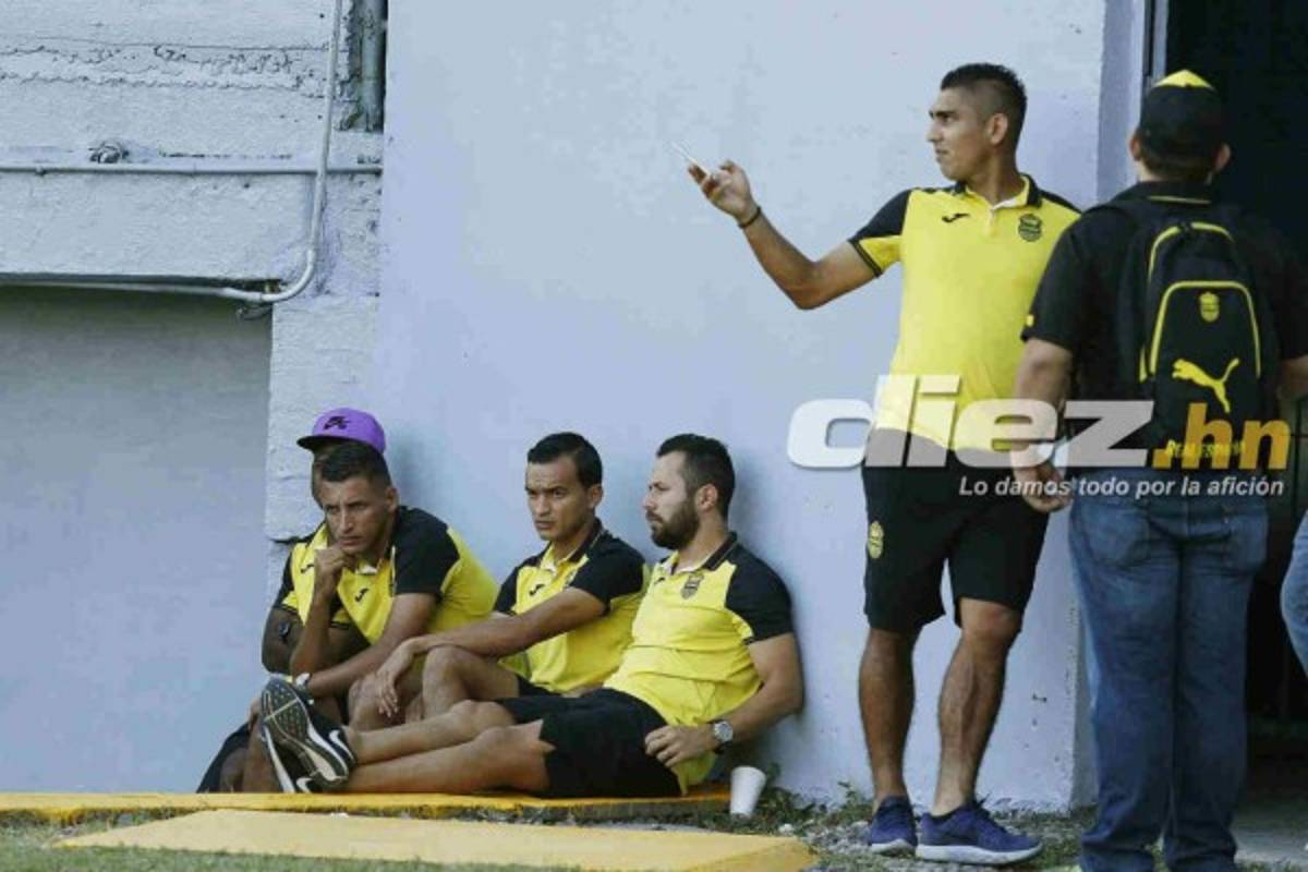 ¡AMBIENTAZO! El bonito gesto de un policía en la previa del Real España-Marathón