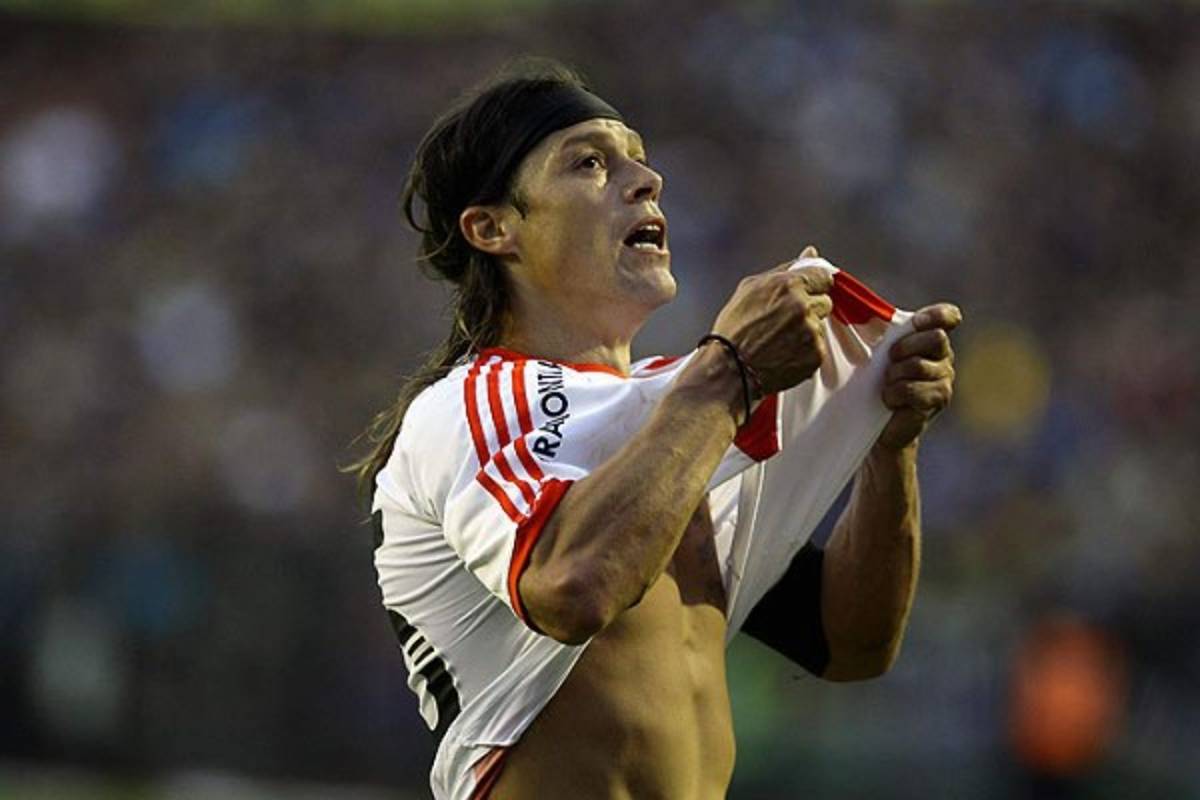 TOP: ¡Las 15 figuras del fútbol mundial que descendieron!