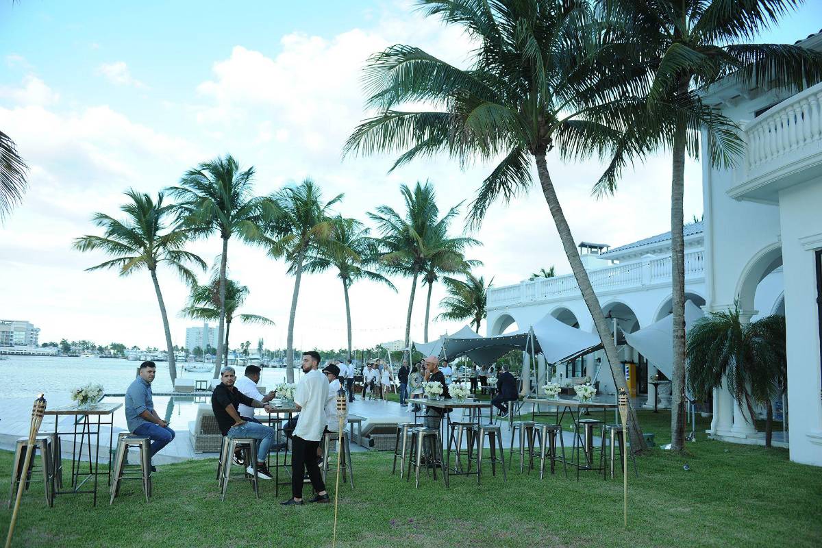 Así celebró el “Kun” Agüero sus 34 años: Se compró una mansión de $15 millones en Miami y su novia deslumbró