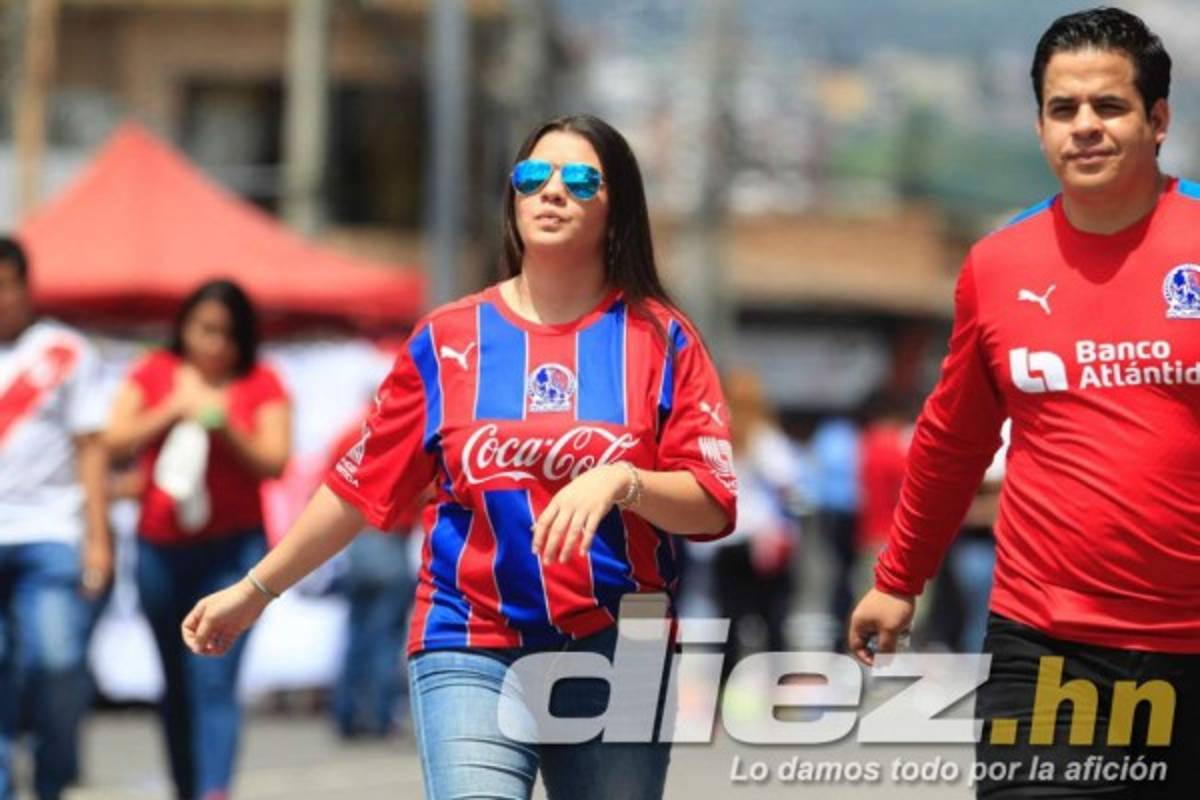 Bonito ambiente en el estadio Nacional para la final Olimpia-Motagua