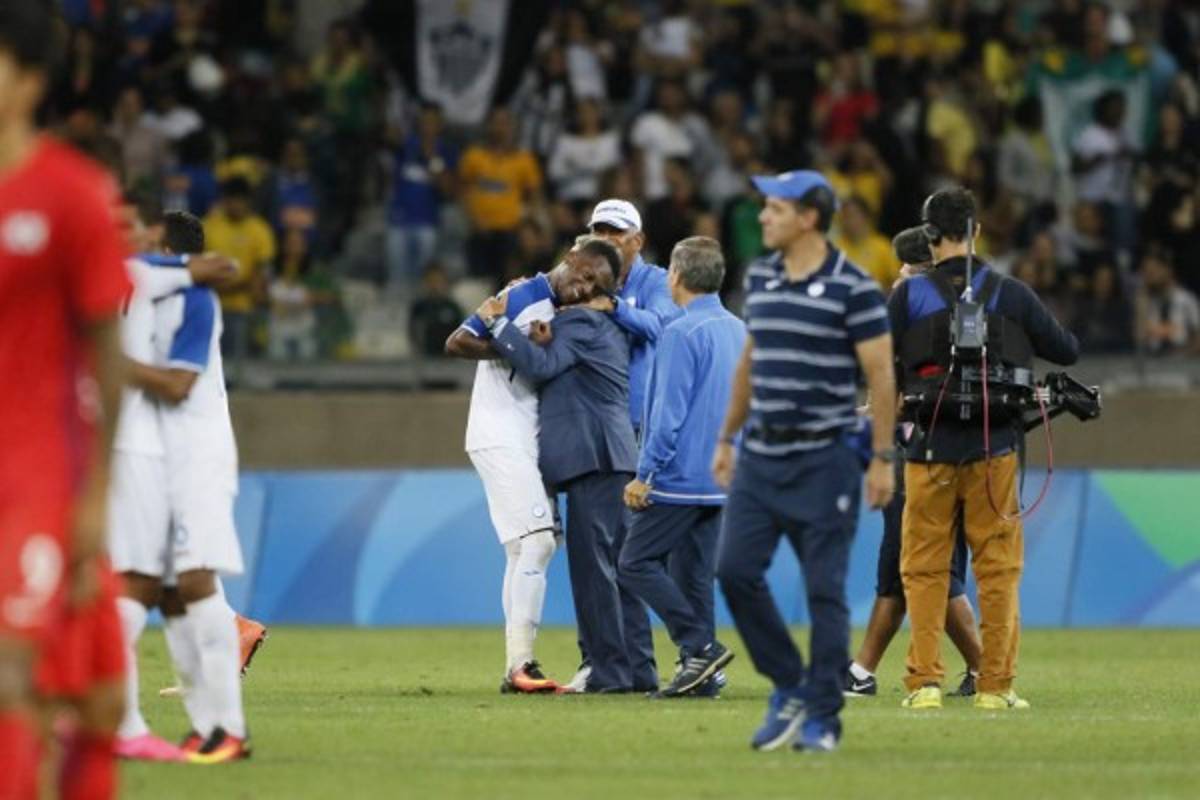 La eufórica celebración de Jorge Luis Pinto tras el pase de Honduras a semifinales