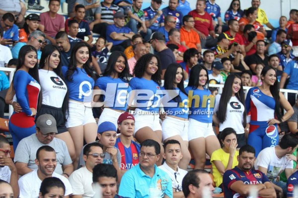 Las hermosas chicas que adornan el estadio Nacional para juego de Ronaldinho