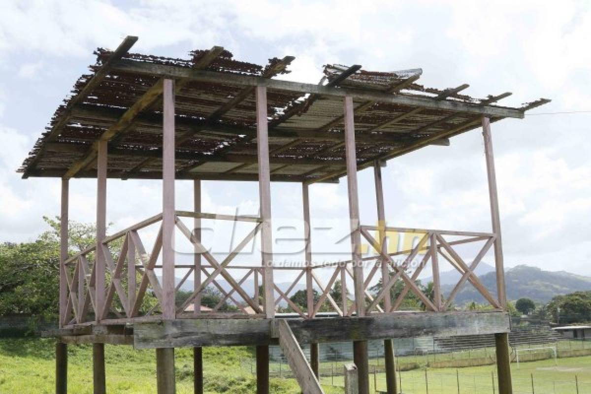 Así luce el descuidado estadio Alfredo León Gómez de la ciudad de Tela