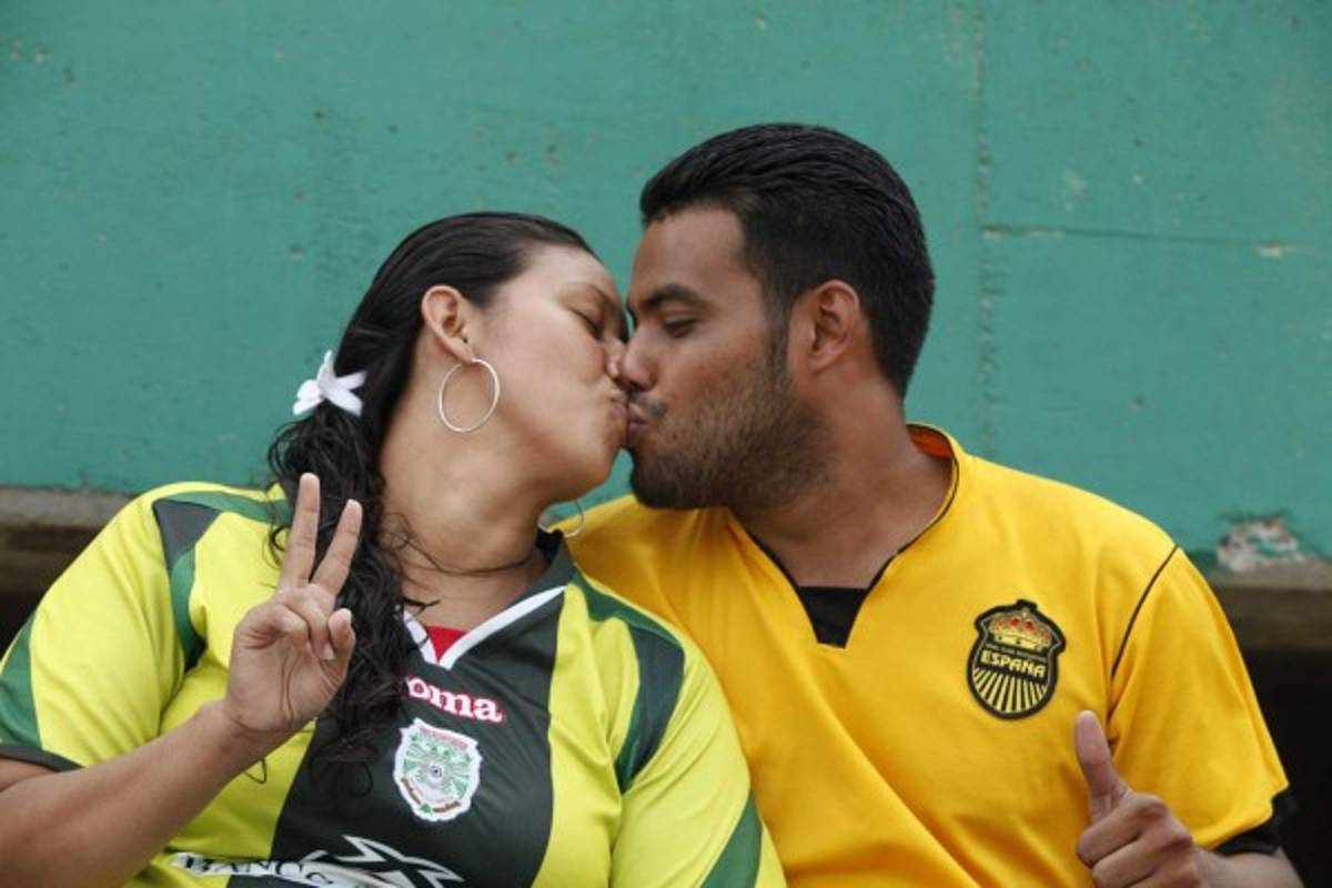 Chicas súper sexys, calor y mucha seguridad; lo mejor del derbi Marathón-Real España