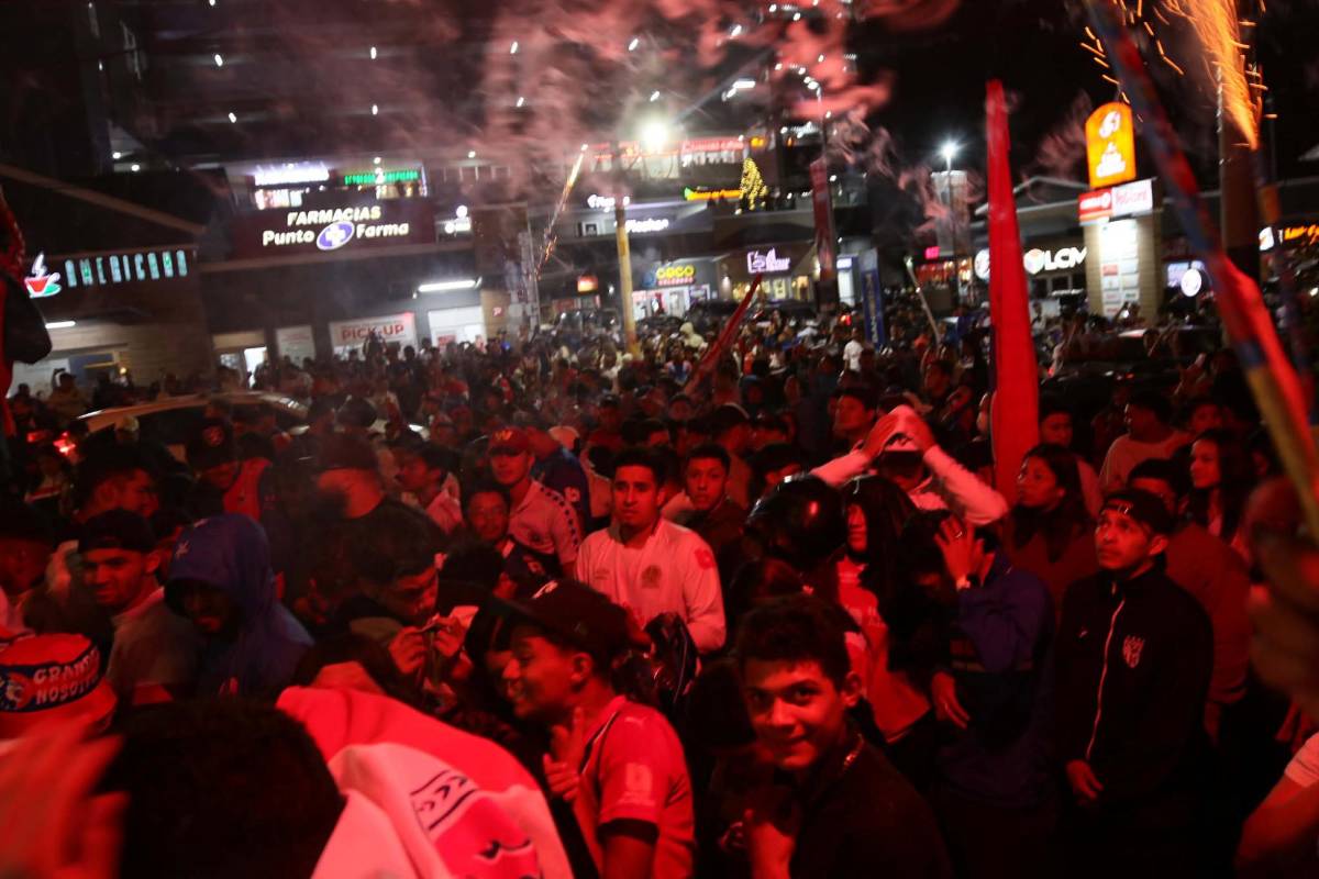 ¡Épico banderazo! Afición del Olimpia pide la 40 antes de la gran final contra Marathón