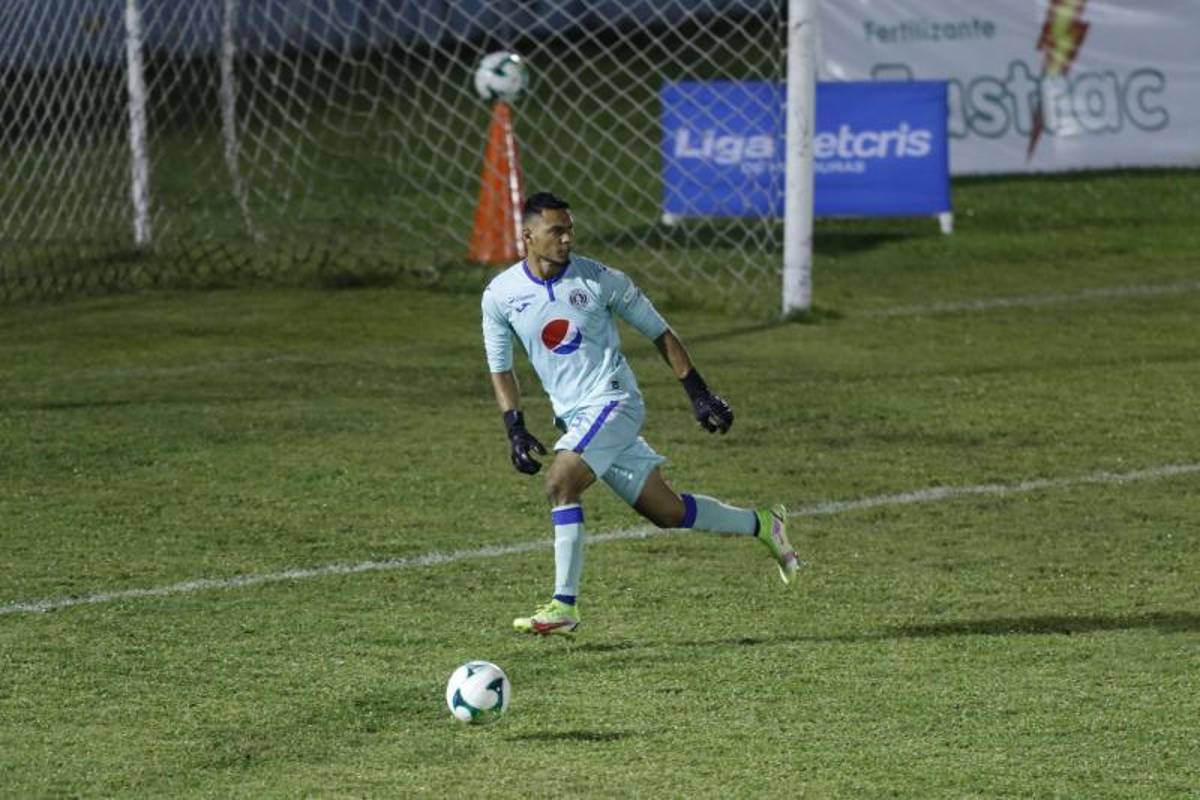 Mercado: Bajas en Olimpia, el jugador que regresará a Motagua y Olancho FC se está armando; dos atacantes se van del azul