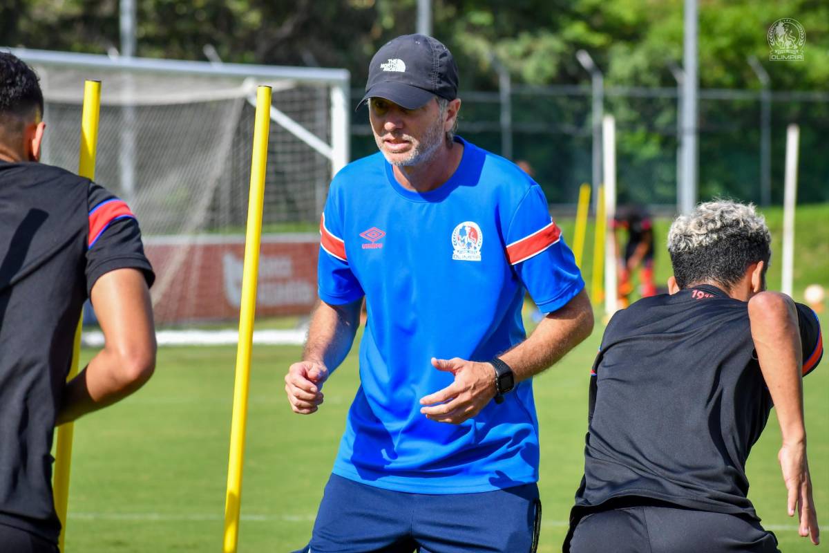 Así fue el último entreno de Olimpia previo a la semifinal: La gorra de Pedro Troglio en conmemoración al récord y Jorge Álvarez listo