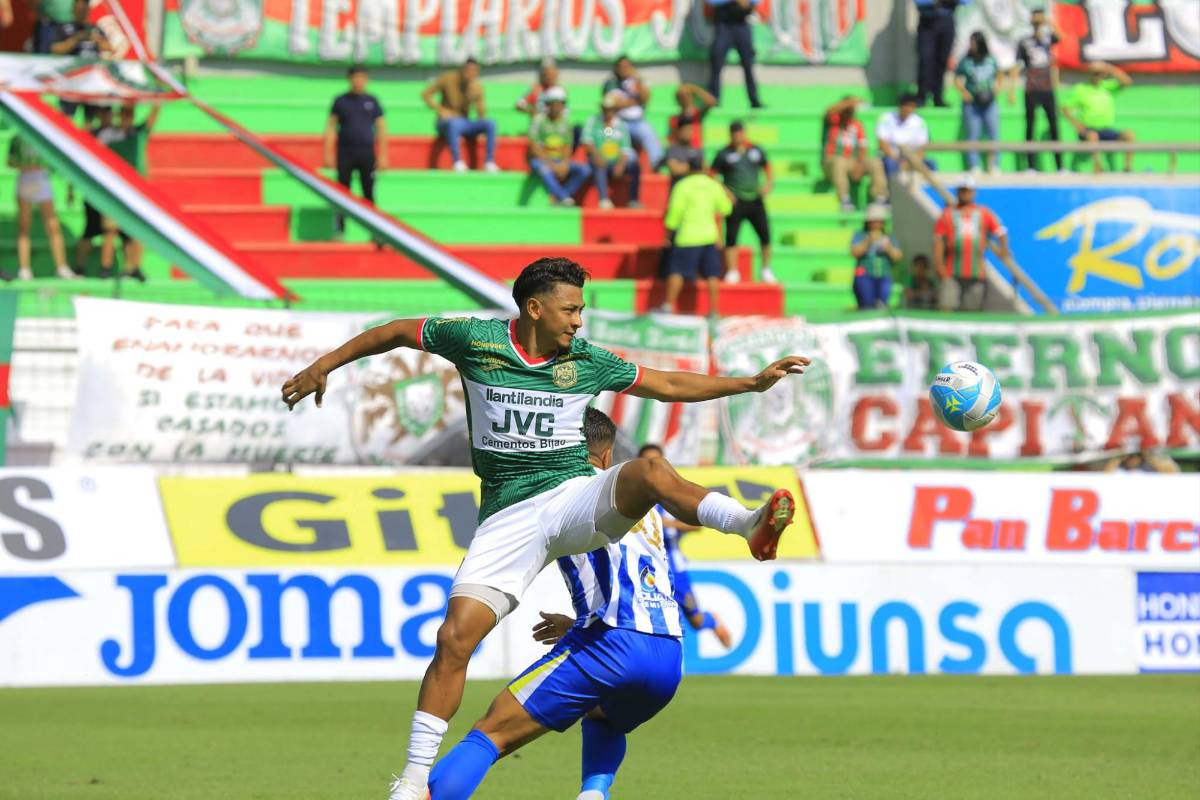 Tota Medina se encara con hincha y el árbitro, celebración a lo Cristiano Ronaldo y las chicas del Marathón que enamoraron