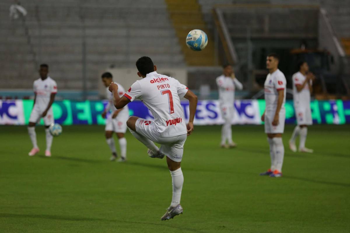 Bella periodista destacó, Saíd se soltó y el 11 que Olimpia no utilizó: así fue el juego donde Victoria no se presentó