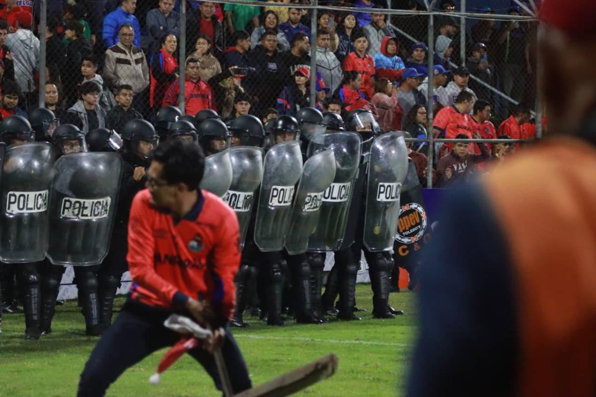 Con dos hondureños involucrados, así fue la tremenda pelea en la final que coronó a Antigua en Guatemala