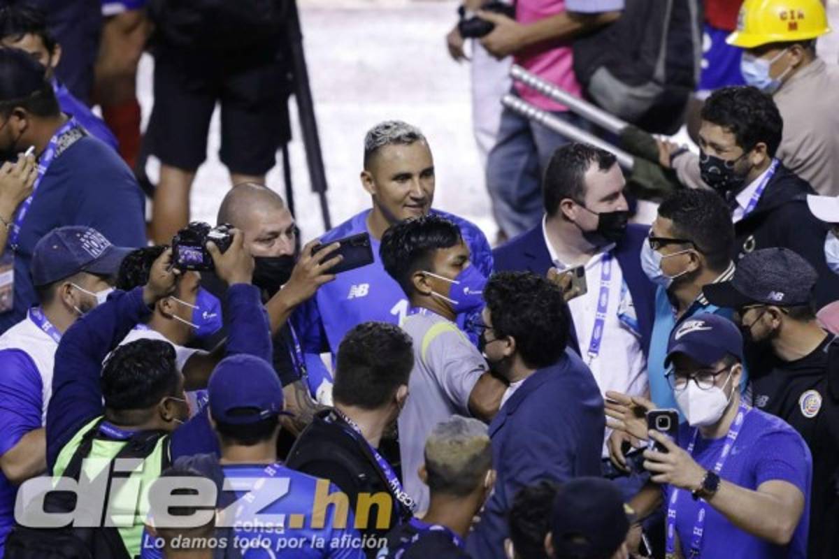 El gran gesto de Keylor Navas, locura total por tomarse fotos y su plática con 'Rambo' de León
