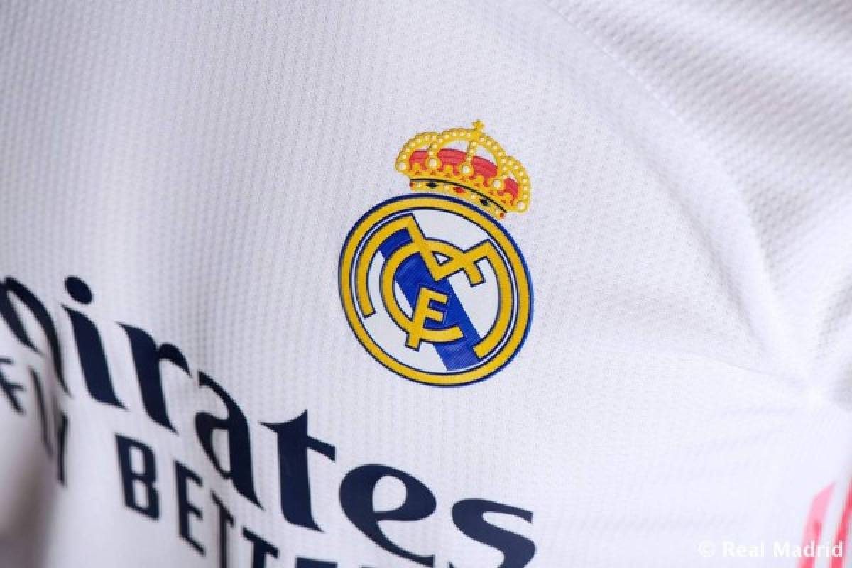 Benzema presenta la nueva camiseta del Real Madrid para la temporada 2020/21