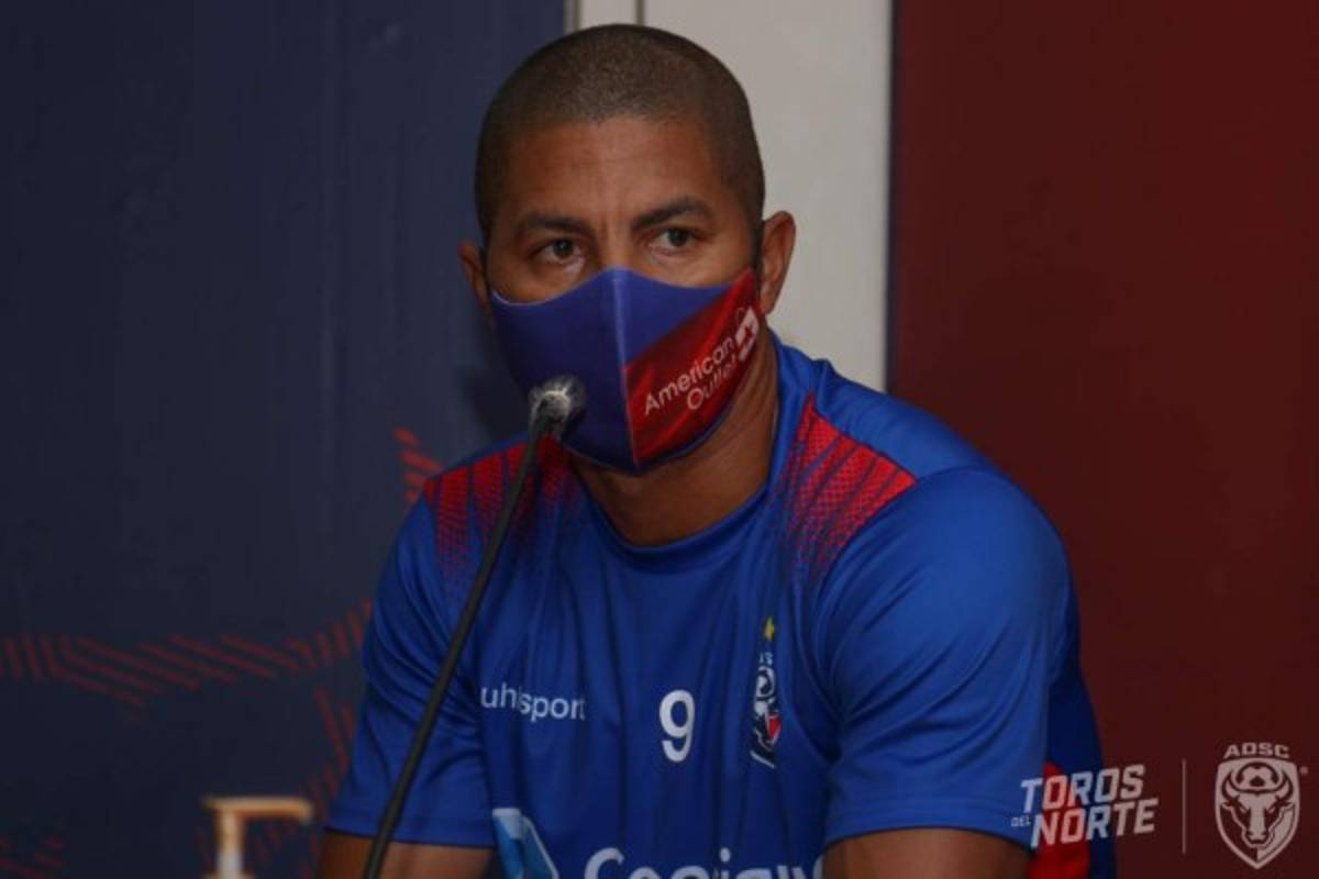 Fichajes: Alajuelense da noticias sobre Alex López y se define si 'Gullit' Peña jugará en Nicaragua