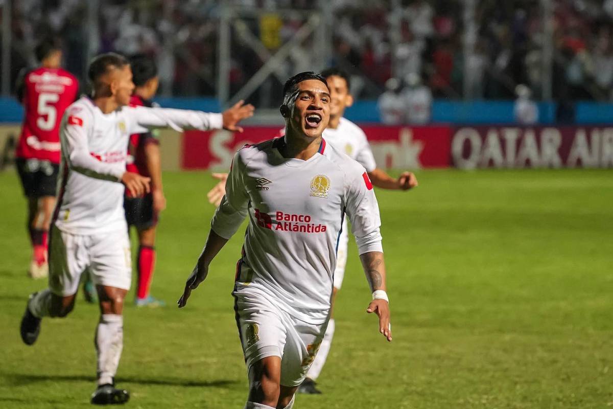 Michaell Chirinos anotó en la final de ida de Liga Concacaf 2022 en Tegucigalpa.