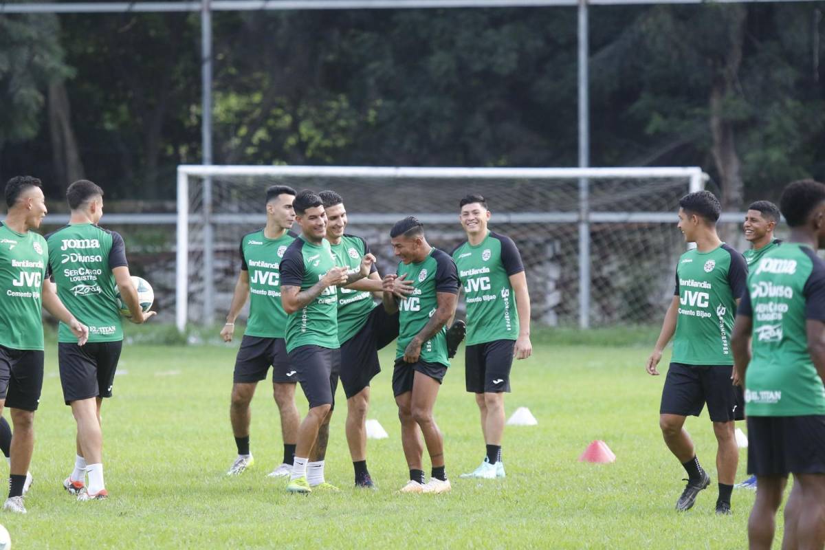 FOTOS: Captado el nuevo fichaje de Marathón, el futbolista que lo fueron a dejar con besos y las risas en el entrenamiento