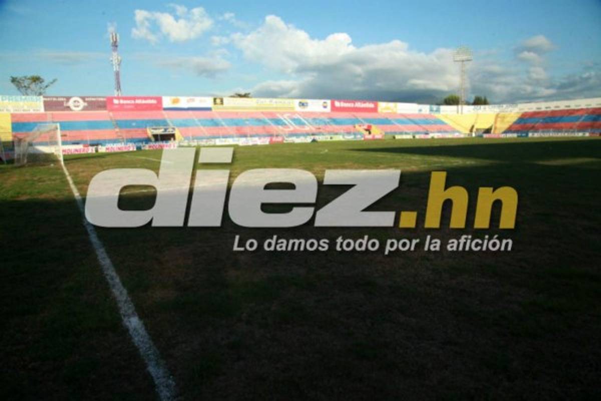 Qué tristeza: Así luce un viejo y deteriorado estadio de La Ceiba