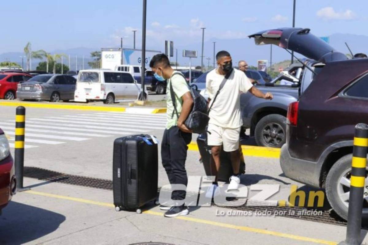 Semblante de tristeza y pena: salida de los futbolistas legionarios de Honduras de vuelta a sus equipos
