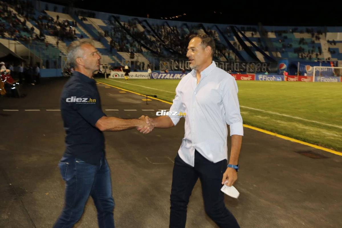 Violencia en las graderías, el extraño look de jugador de Motagua y el cordial saludo entre la Tota y Lavallén