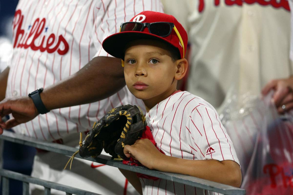 ¡Astros Campeones! Así se vivió el sexto juego de la Serie Mundial, Mauricio Dubón celebró con la bandera de Honduras