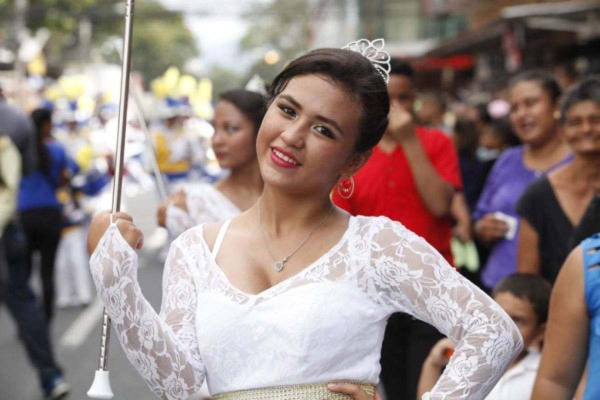 Las palillonas que se robaron las miradas en desfiles en San Pedro Sula