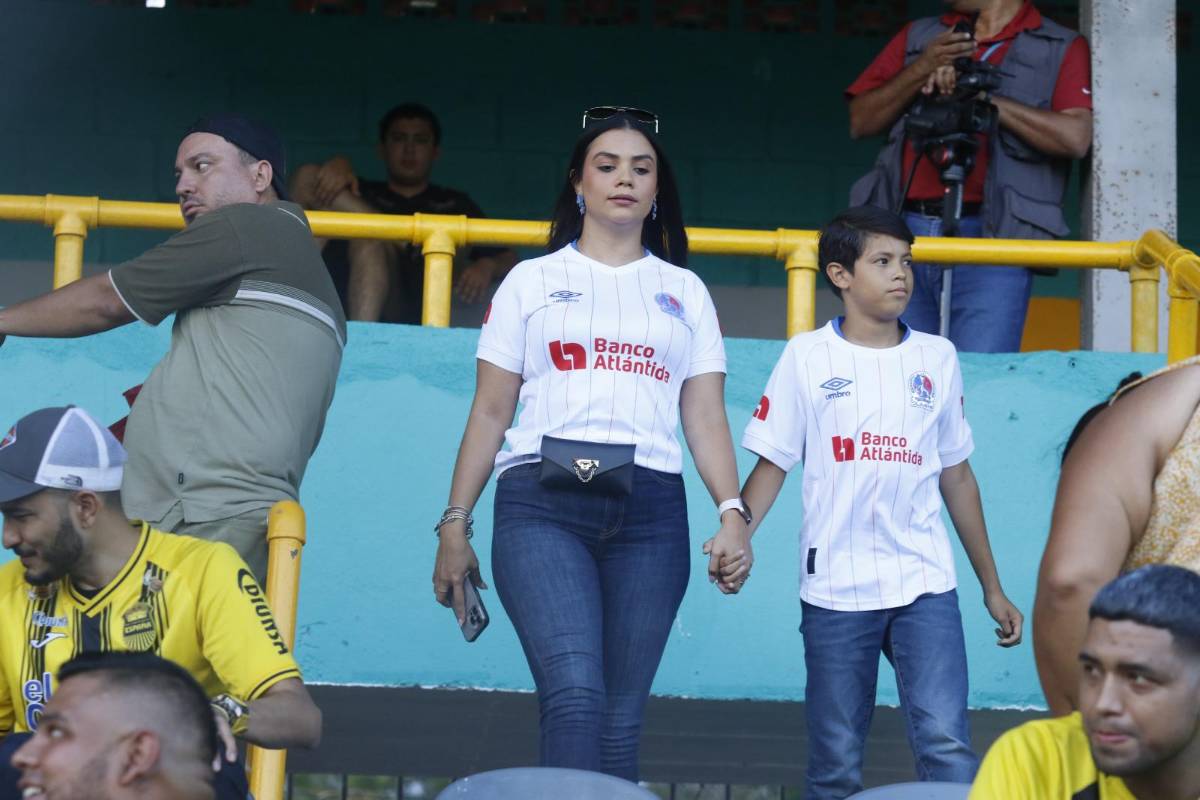 Muchas bellezas y gran ambiente en el estadio Morazán para el clásico entre Real España-Olimpia