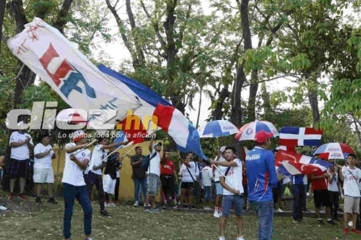Barra del Olimpia llegó a motivar al plantel previo al juego ante Saprissa