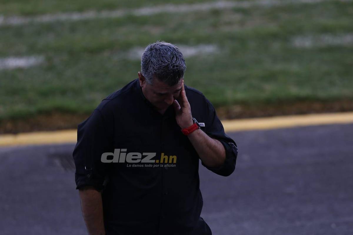 No pudo contener las lágrimas: Diego Vázquez llora y así fue captado en su último día como entrenador de Motagua