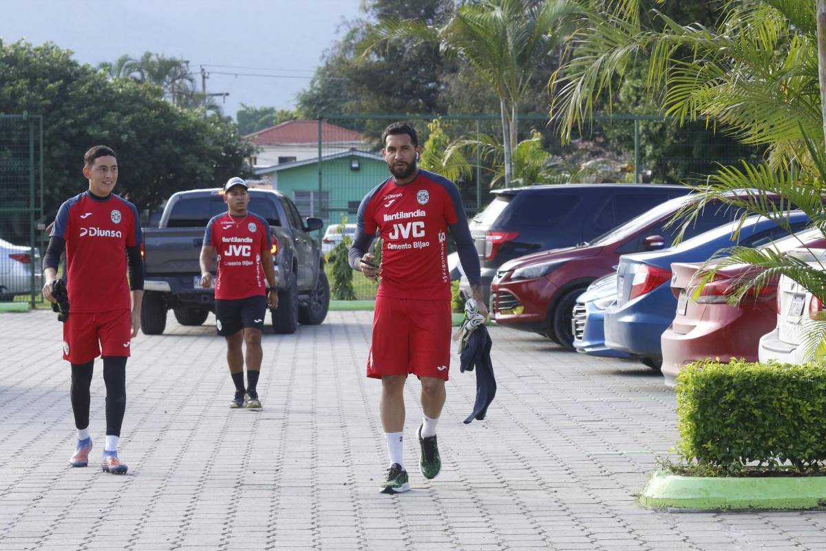 FOTOS: Captado el nuevo fichaje de Marathón, el futbolista que lo fueron a dejar con besos y las risas en el entrenamiento