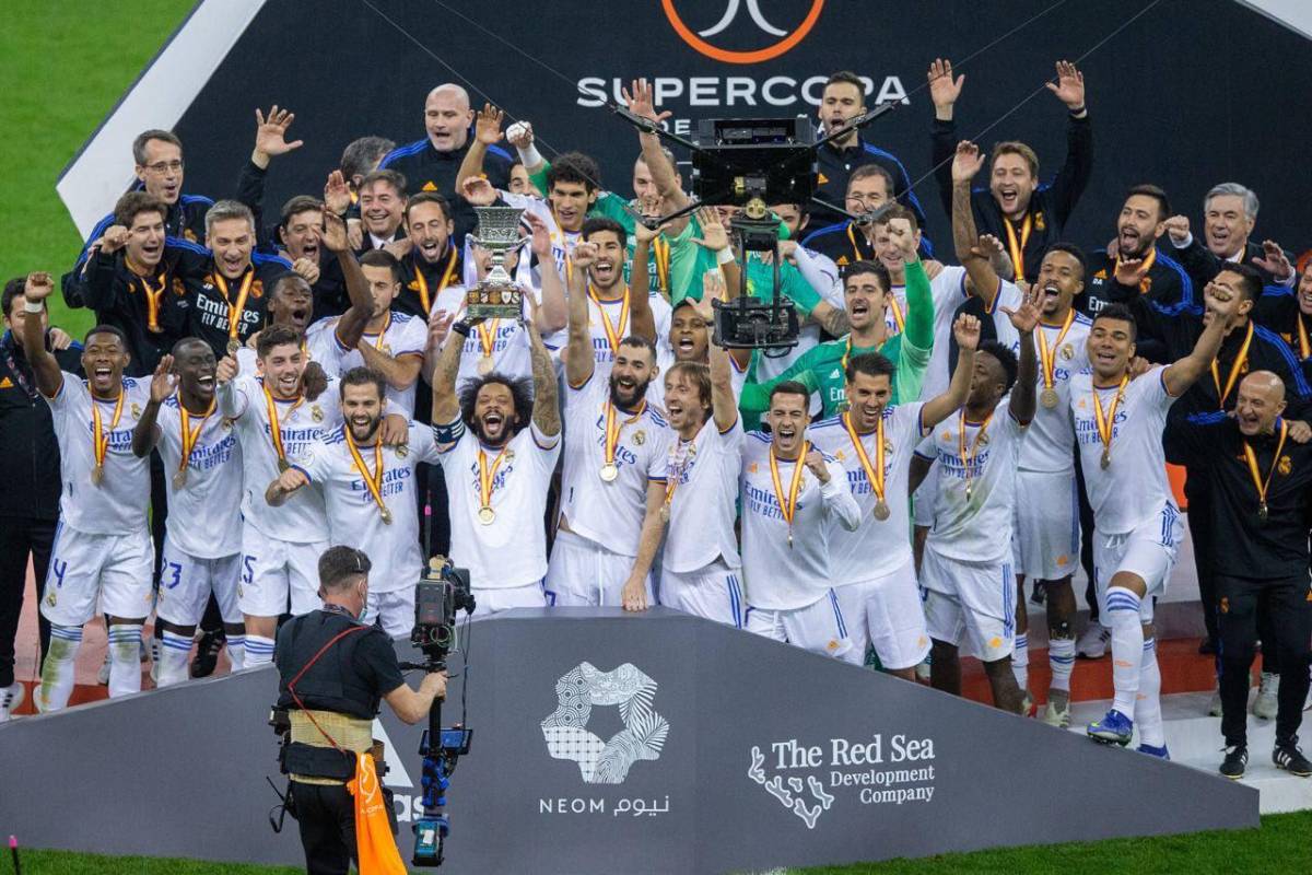 El ‘jeque’ Florentino Pérez, los polémicos penales y la celebración del Real Madrid tras conseguir la Supercopa de España