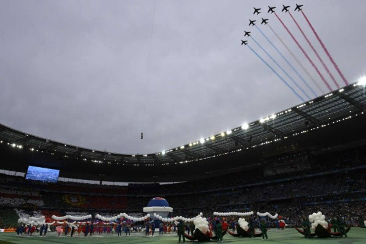 Así fue la espectacular inauguración de la Eurocopa de Francia 2016