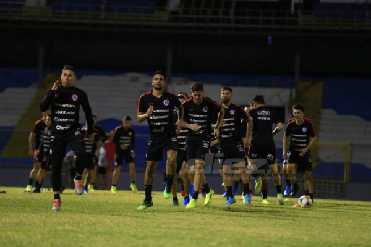 La plantilla de la Selección de Chile durante uno de sus entrenamientos en el estadio Morazán de San Pedro Sula. Foto: Moisés Valenzuela.