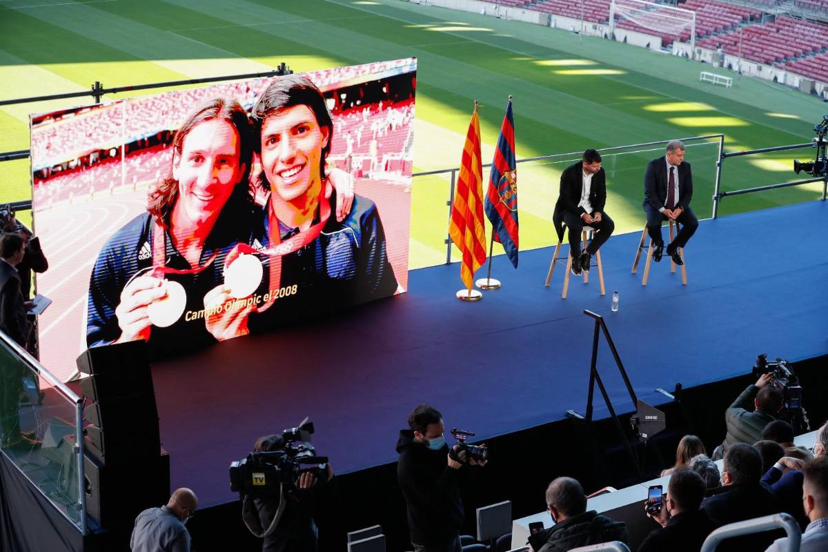 Su enorme recuerdo con Messi y recibió cariño de Pep Guardiola: Así fue el adiós definitivo del “Kun” Agüero al fútbol