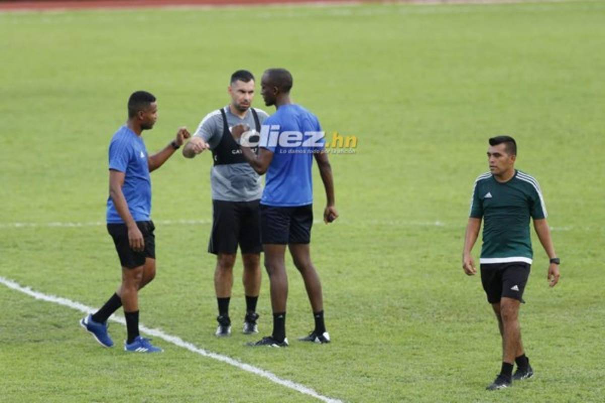 ¿Coito con un 4-3-3? Así fue el último entreno de Honduras antes del juego con Costa Rica