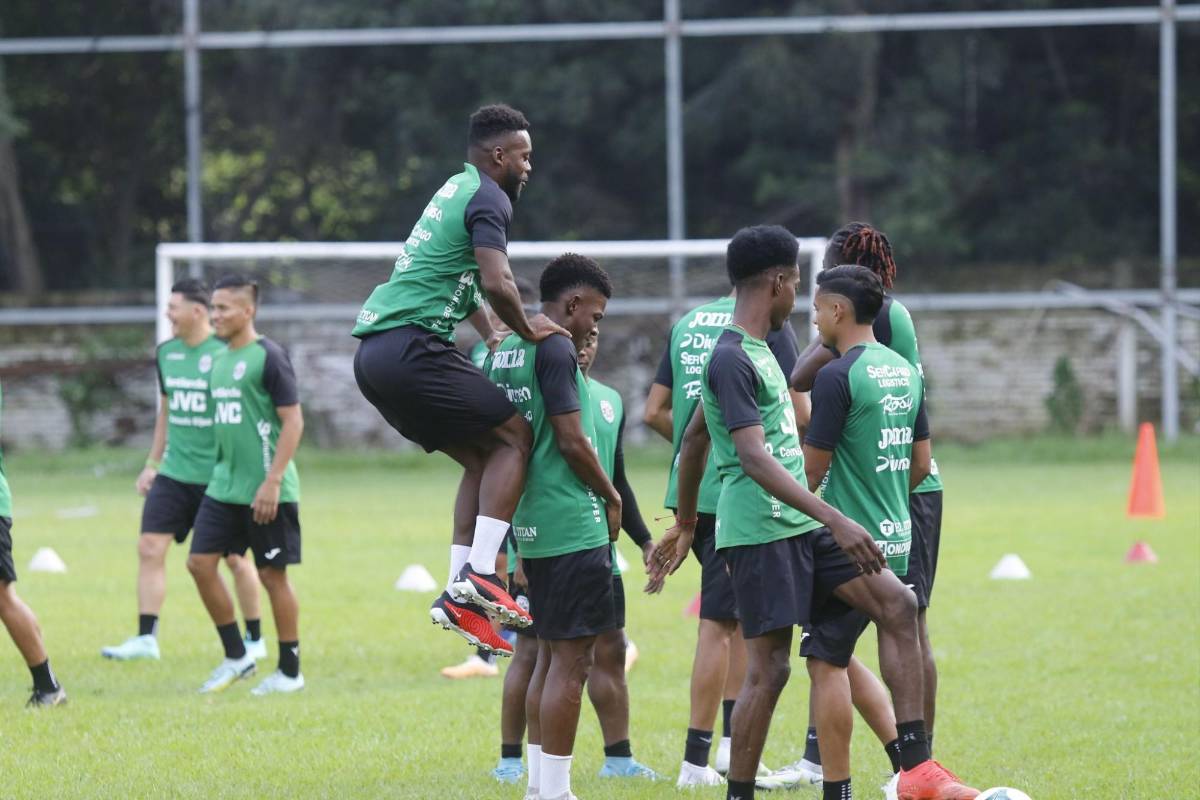 FOTOS: Captado el nuevo fichaje de Marathón, el futbolista que lo fueron a dejar con besos y las risas en el entrenamiento